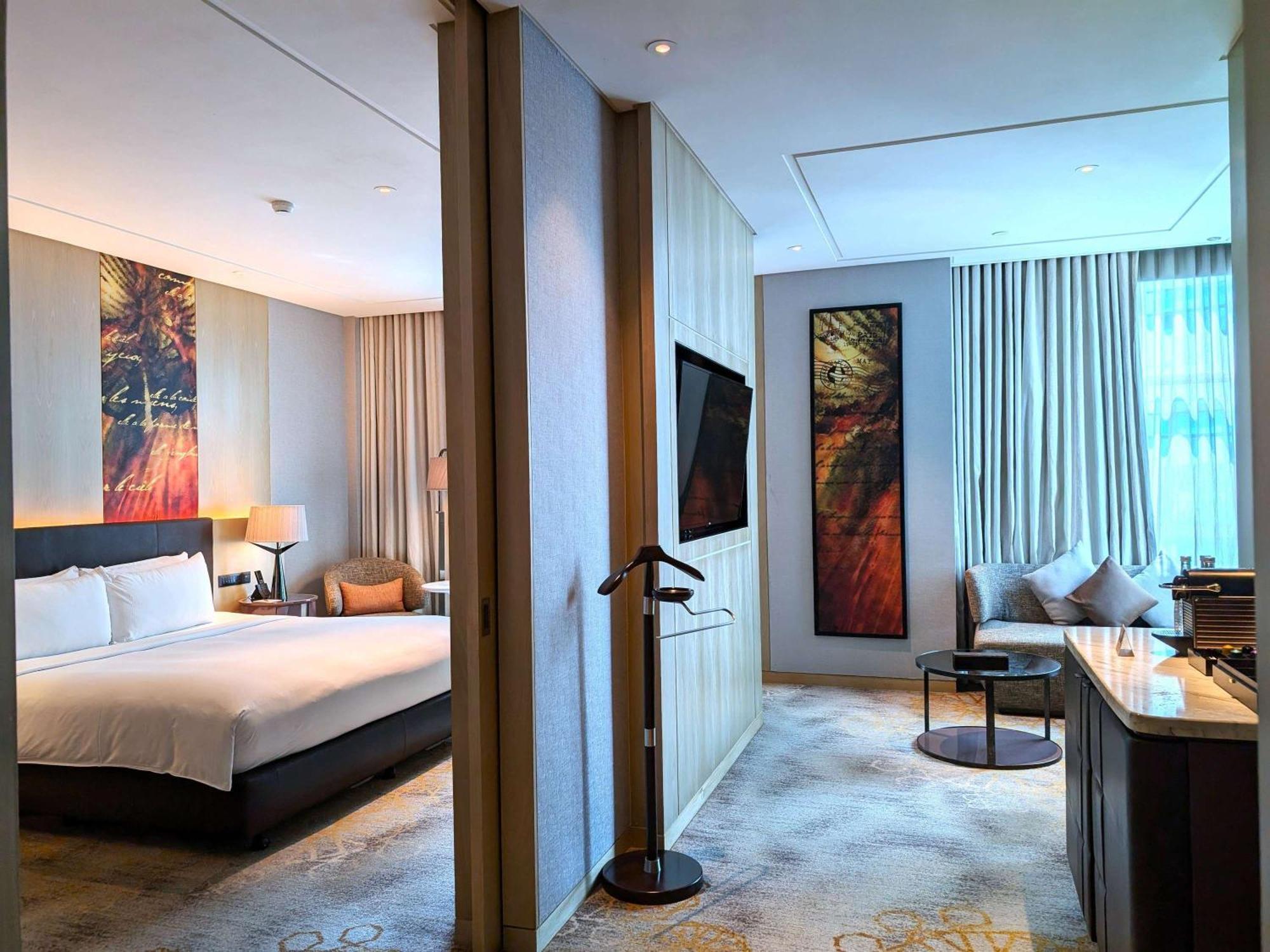 Hotel Sofitel Kuala Lumpur Damansara Zewnętrze zdjęcie A suite at the hotel